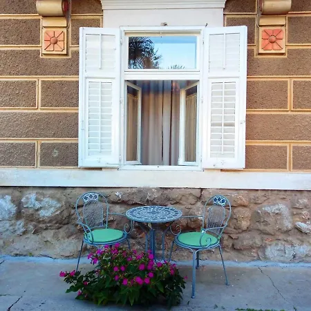 Appartamento Rezine Laurana