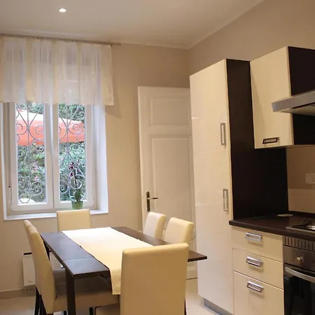 Rezine Apartment Lovran