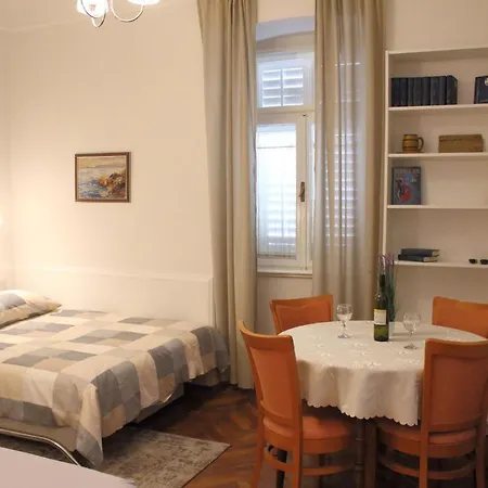 Rezine Apartment Lovran