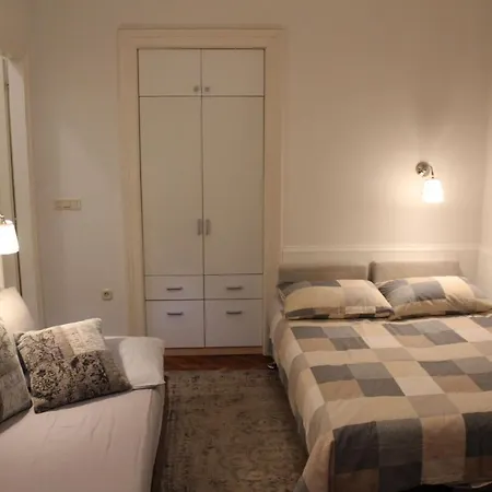 Rezine Apartment *